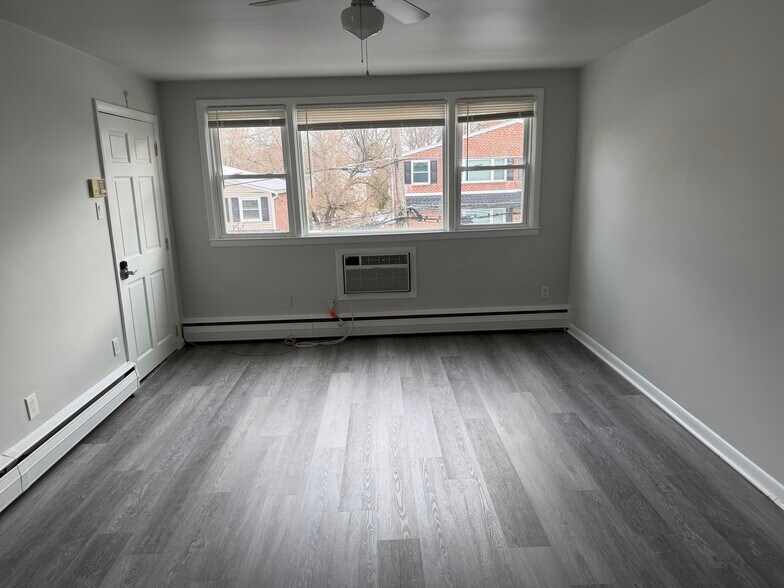 Building Photo - 126 4th Ave