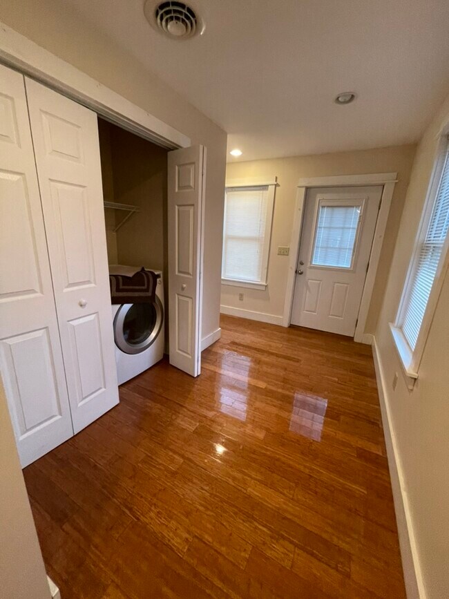 Building Photo - 524 7th Ave