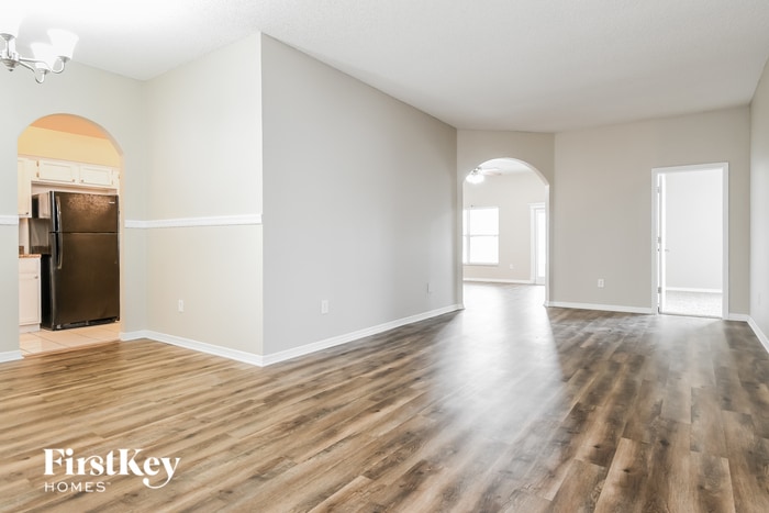 Building Photo - 495 Lancer Oak Dr