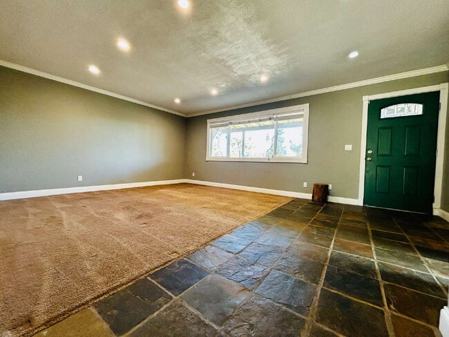 Building Photo - Spacious 2 bd, 2 ba with attached finished garage