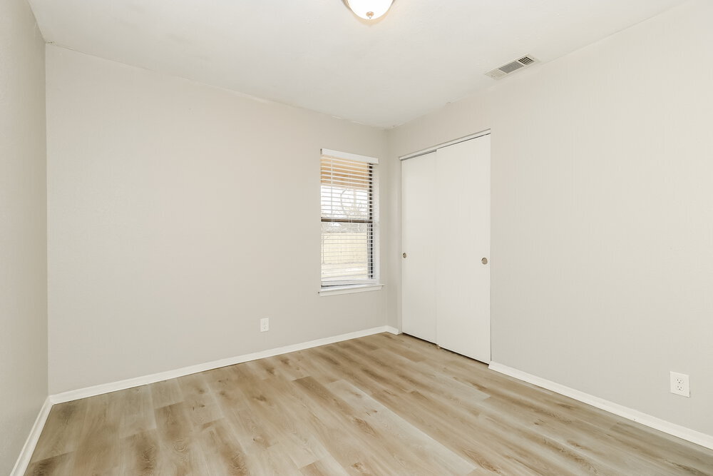 Building Photo - 721 Oak Grove Ln