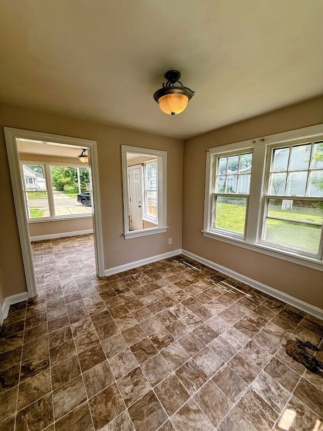 Building Photo - Spacious 2 bedroom with bonus room for rent - Canton NW