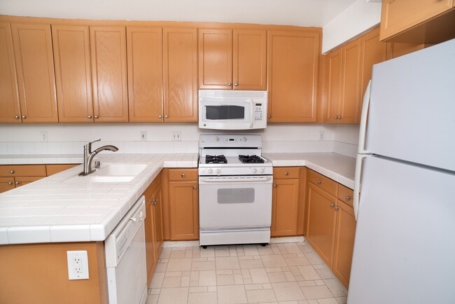 Building Photo - 15766 Midwood Dr