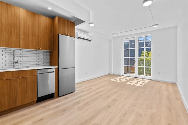 Building Photo - 68 Gold Street