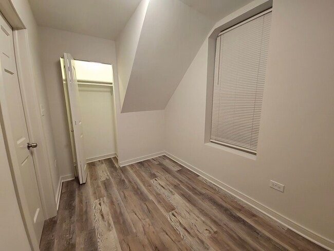 Building Photo - 2216 W 21st Pl