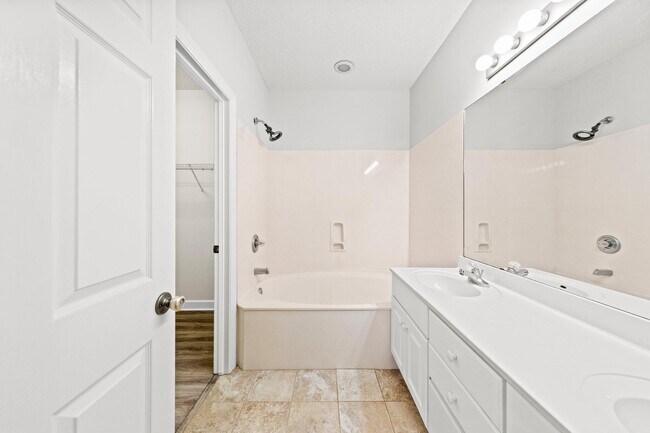 Building Photo - 1472 The Crossings