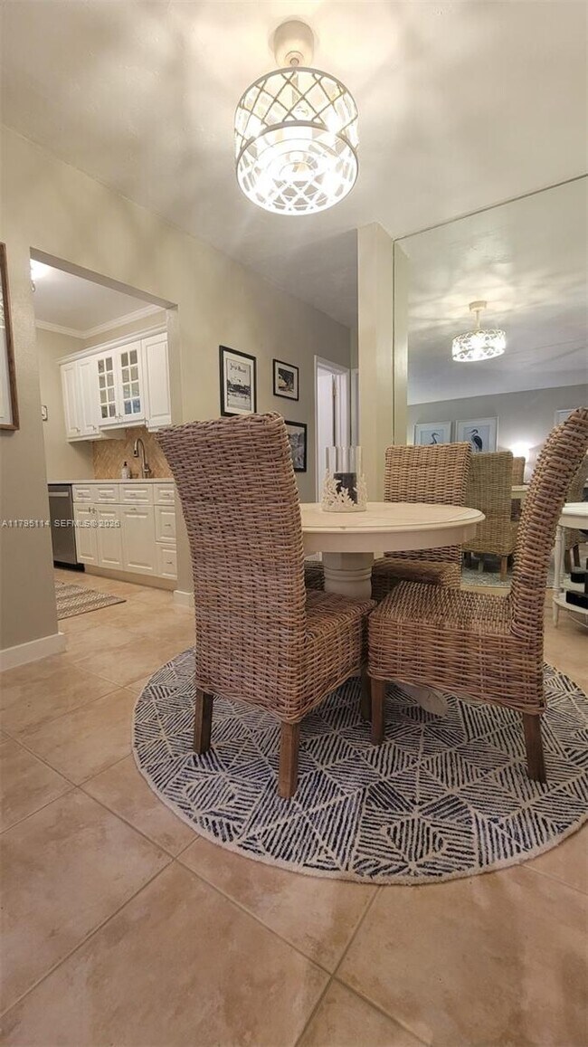 Building Photo - 624 Orton Ave