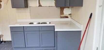 Building Photo - 922 N Roman St