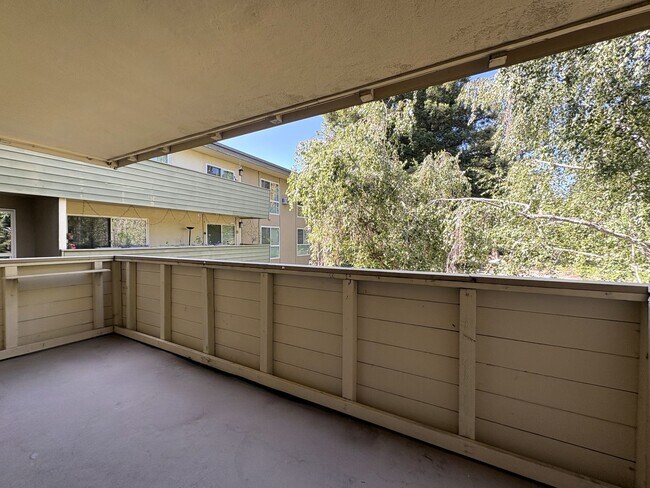 Building Photo - Spacious Updated 2 Bed / 2 Bath Condo with A/C, Huge Balcony & Community Pool