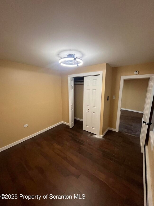 Building Photo - 129 S Blakely St