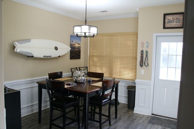 Building Photo - 4 Bdr/2.5 Bth 2048 sqft- Bradley Point - Savannah GA