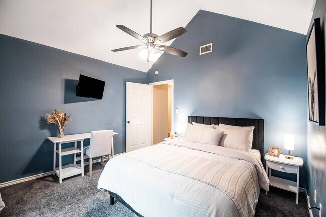 Building Photo - 7418 Lake Livingston Dr