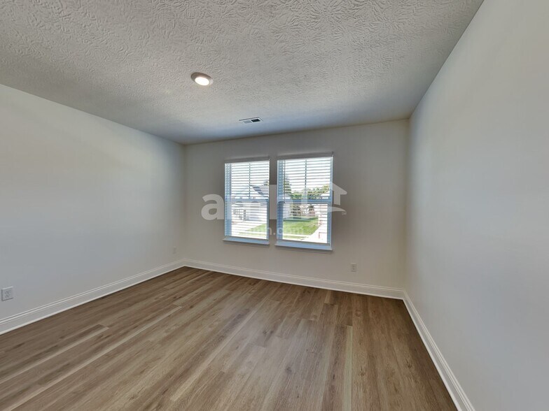 Building Photo - 204 Kramer Mills Dr