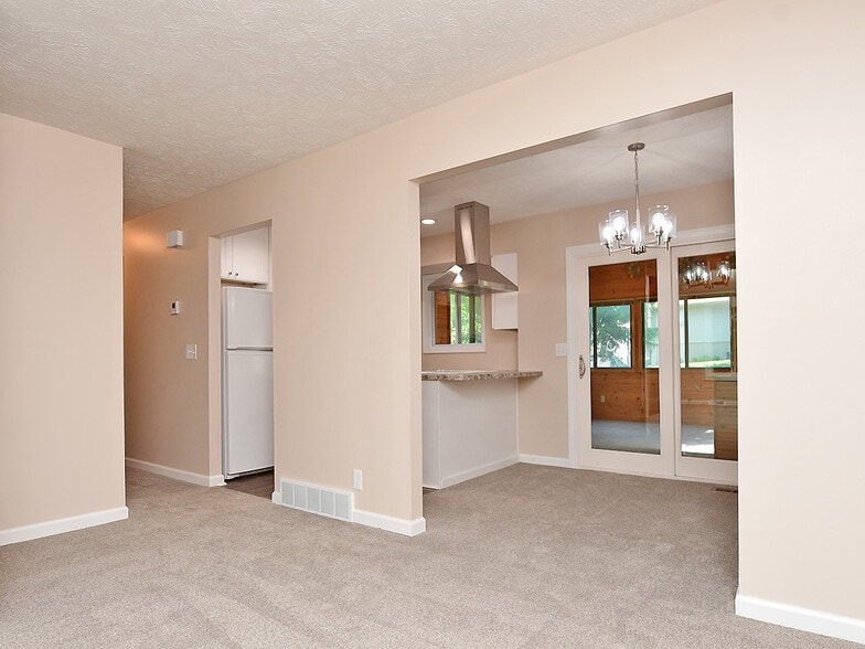 Building Photo - 14028 Madison Cir