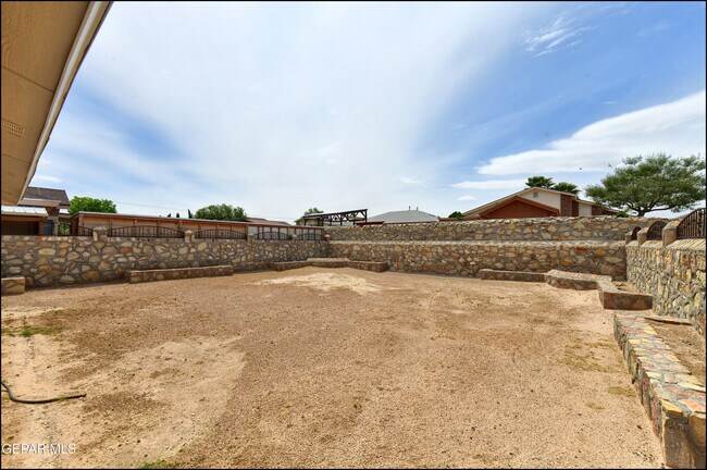 Building Photo - 683 Teichelkamp Dr