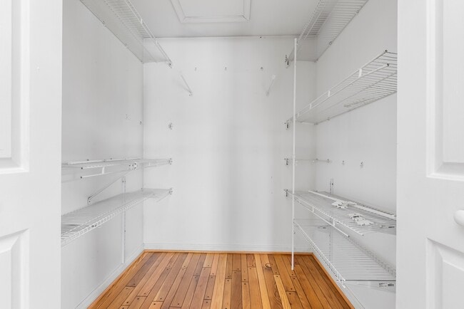 Building Photo - 607 E Wheel Rd