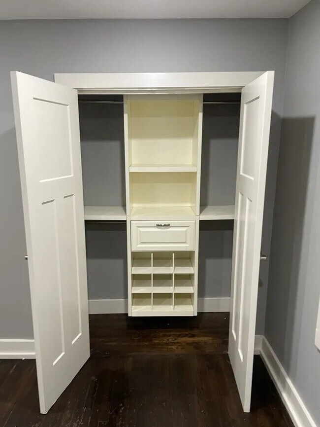 Building Photo - 2 Bedroom 1 Bathroom