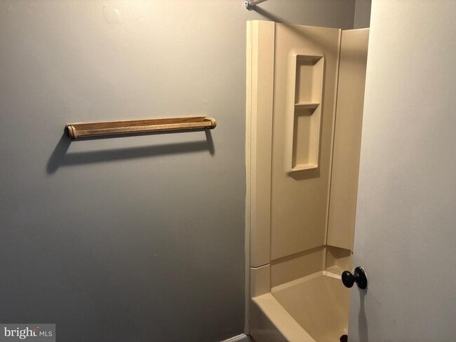 Building Photo - 44 Courtside Dr