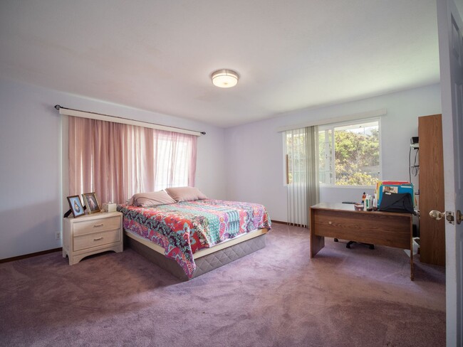 Building Photo - Luxury Maui Living in a Spacious Wailuku S...