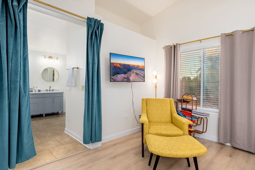 Building Photo - 3514 N Diego