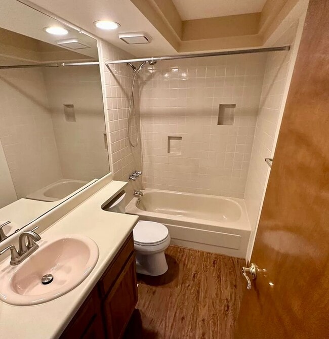 Building Photo - Finished Basement!