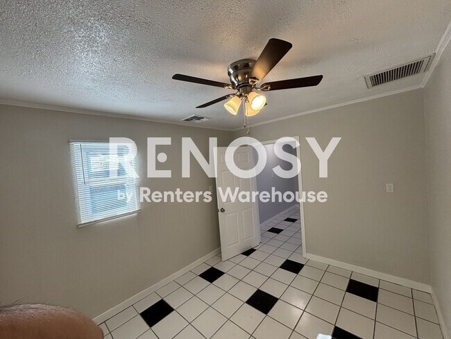 Building Photo - Modern, Solar Energy, 2-Bedroom detached Casita!