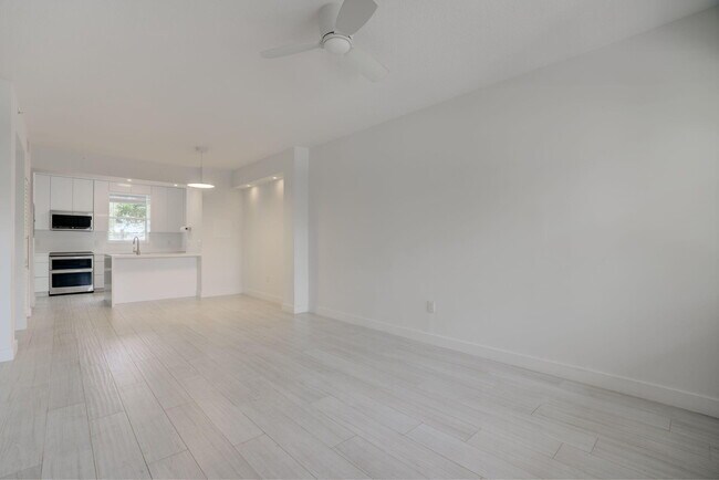 Building Photo - 1140 University Blvd