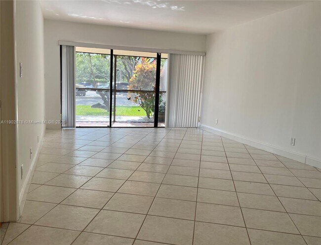 Building Photo - 200 Lakeview Dr