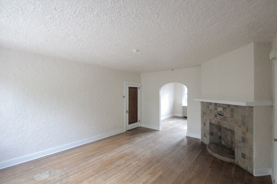 Building Photo - 8003 St Lawrence Ave