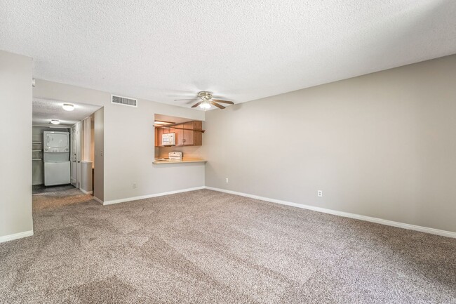 Building Photo - 2 Bedroom, 2 Bathroom Condo unit in a Gate...