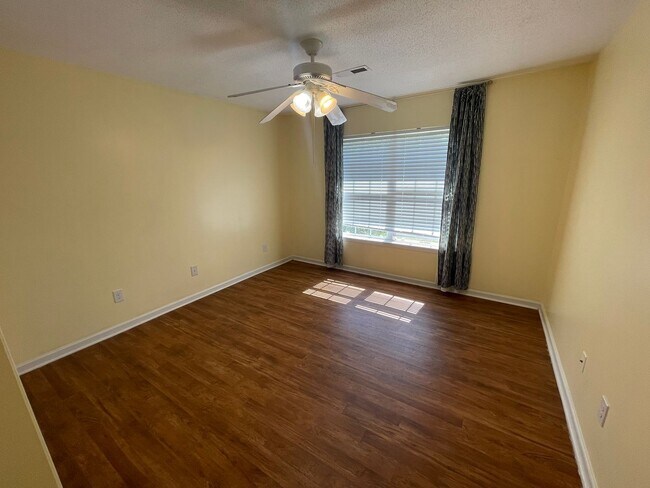 Building Photo - Nice Brick 3/2 House in Garden Lakes- $1,495