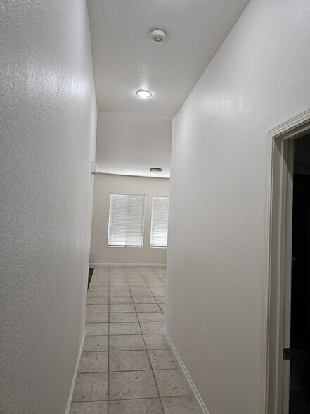 Building Photo - 45665 Calle Ayora