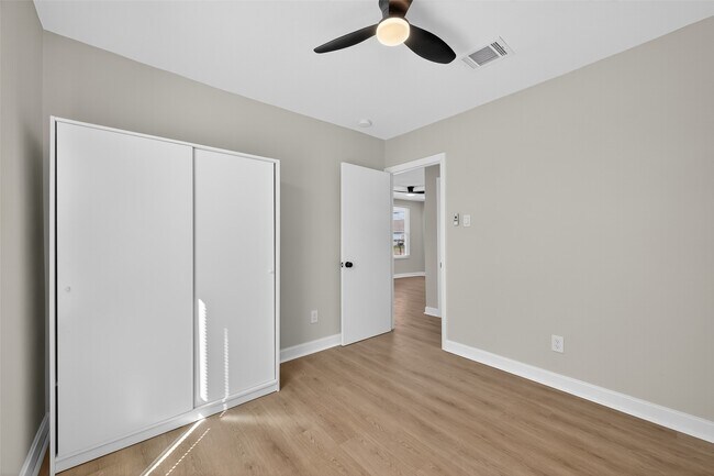 Building Photo - 889 Chas Ln