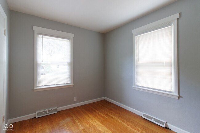 Building Photo - 4430 N Longworth Ave