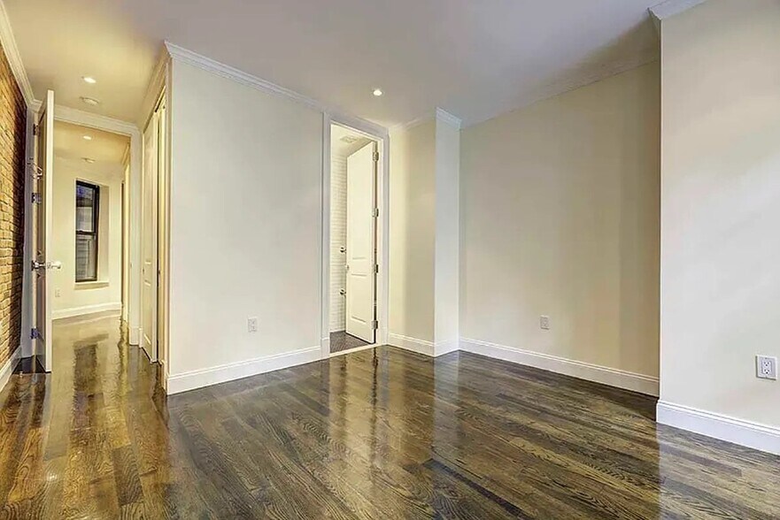 Building Photo - 313 E 92nd St