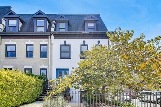 Building Photo - Near New 2 + 2 close to Rock Creek & 16th ...