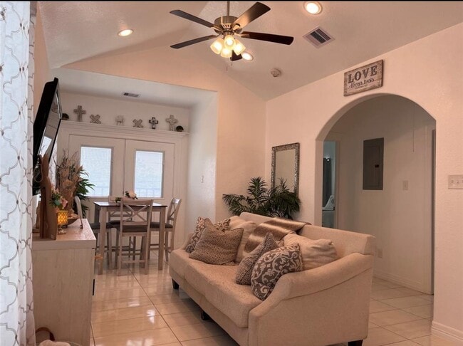 Building Photo - 13805 Renault St