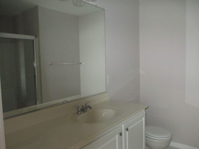 Building Photo - Gorgeous 2br/2.5ba TH, excellent Raleigh location, January 10th!!
