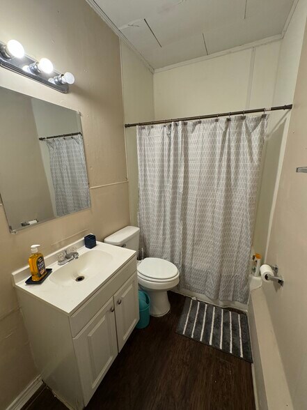 Building Photo - 2379 Highland Ave