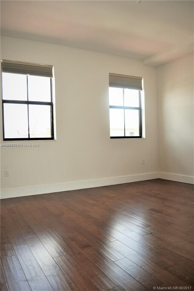 Building Photo - 6930 NW 106th Ave