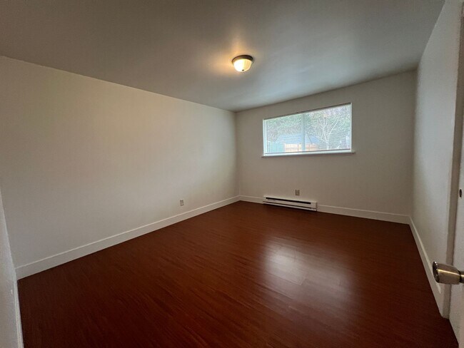 Building Photo - 3100 NE 16th St