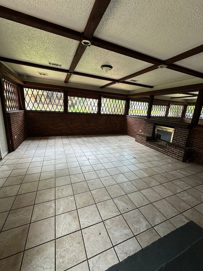 Building Photo - 4 Bedroom and 2 Bathroom Little Rock