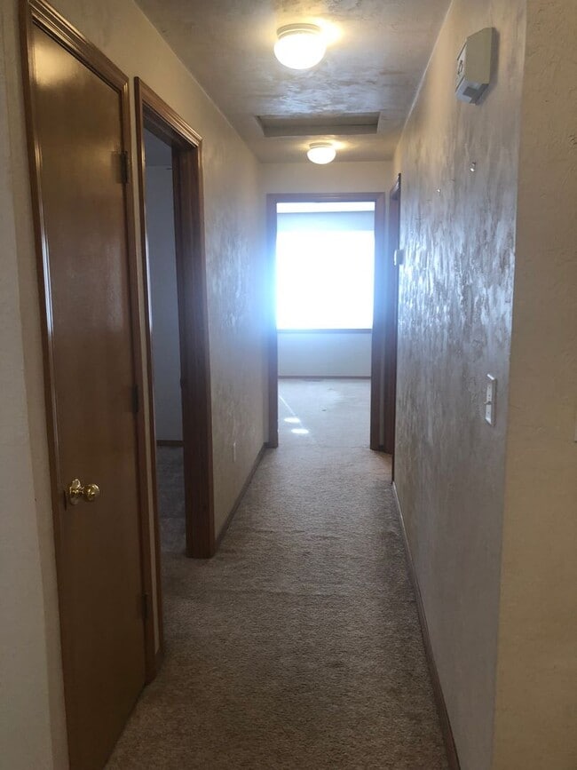 Building Photo - 2-Bedroom Duplex in Prime Corvallis Location!