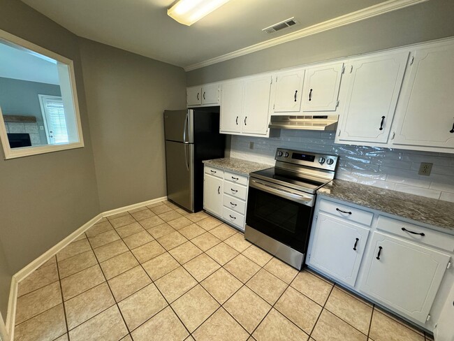 Building Photo - 3BD / 2BA FOR RENT