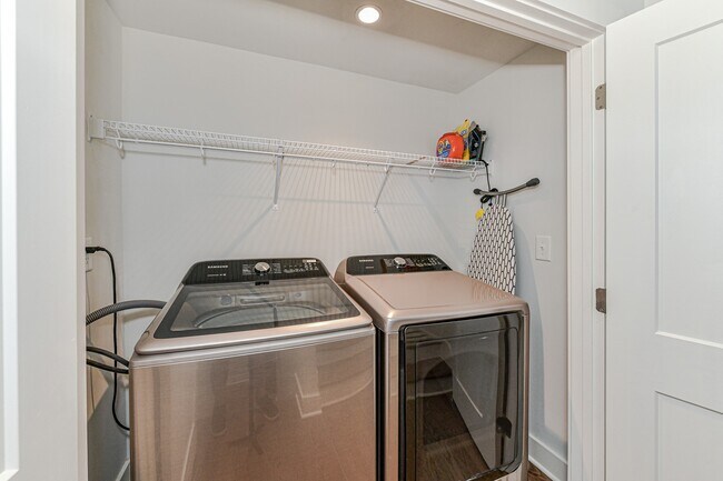 Building Photo - 1072 Kenilworth Ave