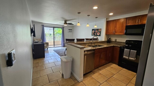 Building Photo - Turned key fully furnished 3 bedroom in Ki...