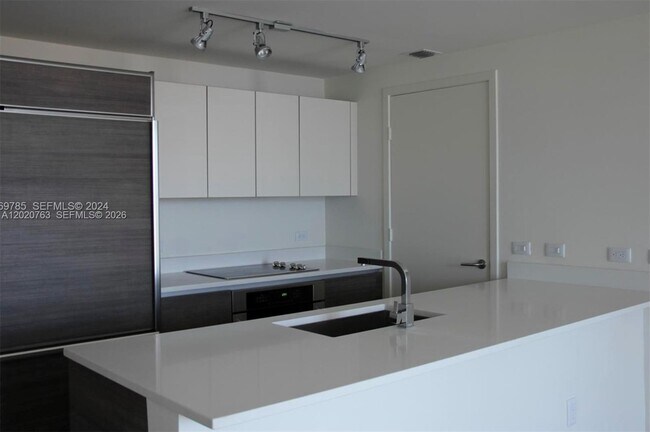 Building Photo - 1100 S Miami Ave