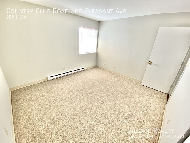 Building Photo - Roomy 2-bed end-unit w/ on-site laundry & ...