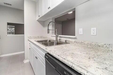 Building Photo - 305 Hazelnut Dr