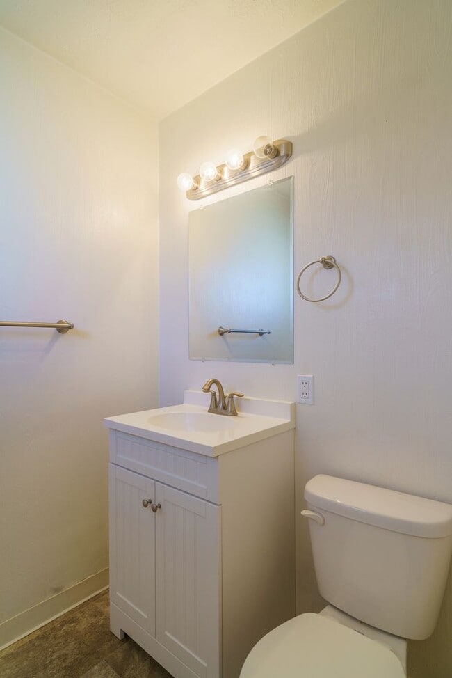 Building Photo - Updated Rambler w/ Fenced Backyard!